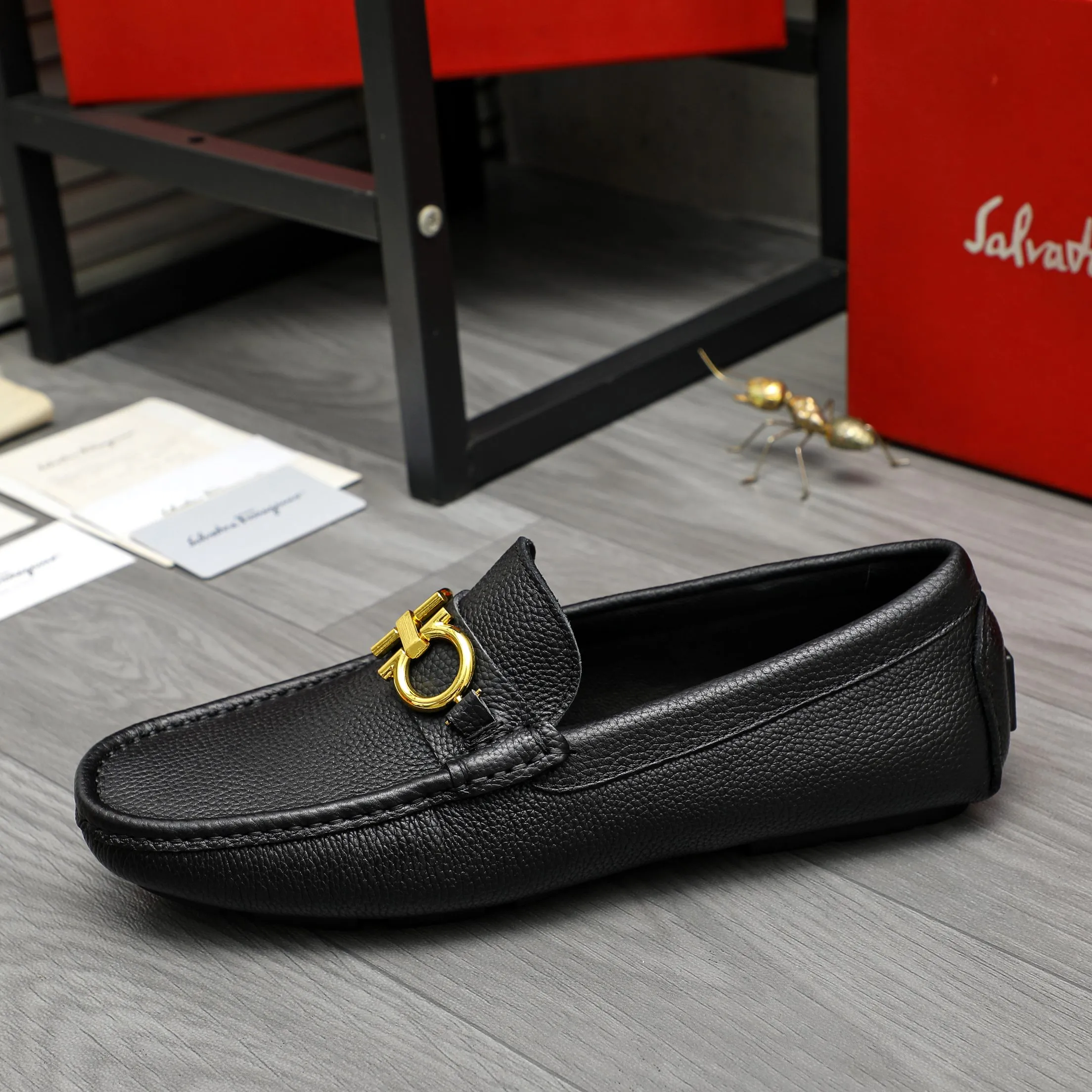 Men's shoes 💰420 Product trademark: Ferragamo "Ferragamo" business casual slip-on shoes Regular size: 38-46 (45.46 custom-made and non-returnable) Product materials: Selected small pebbled cowhide upper, sheepskin lining, original rubber outsole